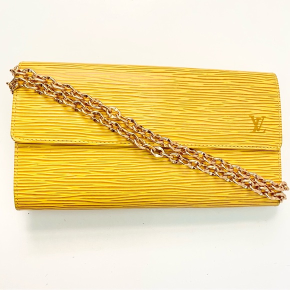 LOUIS VUITTON WALLET ON CHAIN❤️ - Picture 1 of 17